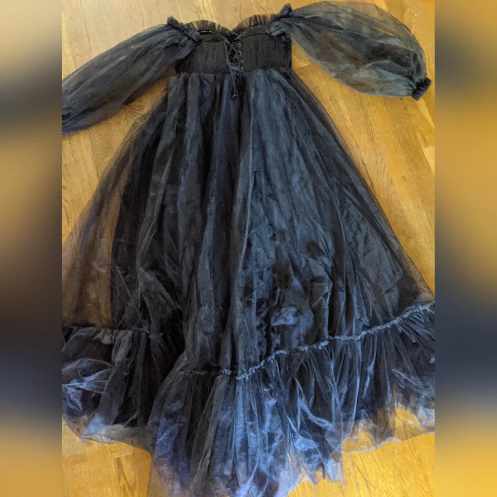 Foxblood gown. - Picture 2 of 2